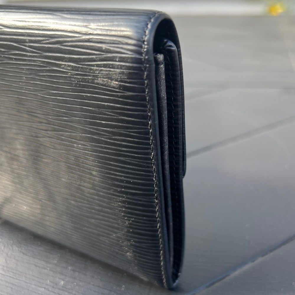 Louis Vuitton Epi Sarah Wallet - Picture 4 of 11